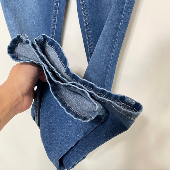 YMI Flare Jeans Women’s 3/26 Medium Wash Denim Back Flap Button Pockets - Picture 9 of 16